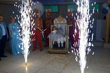 Sünnet Taht, Yeniçeri, Volkan Gösterisi