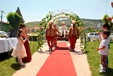 Sünnet Tahtı ve Yeniçeriler ile Giriş