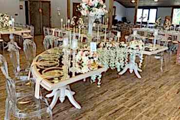 Şık Ayanlı Aile masası kiralama